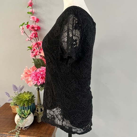 Leo & Nicole Small T-Shirt - Picture 5 of 15